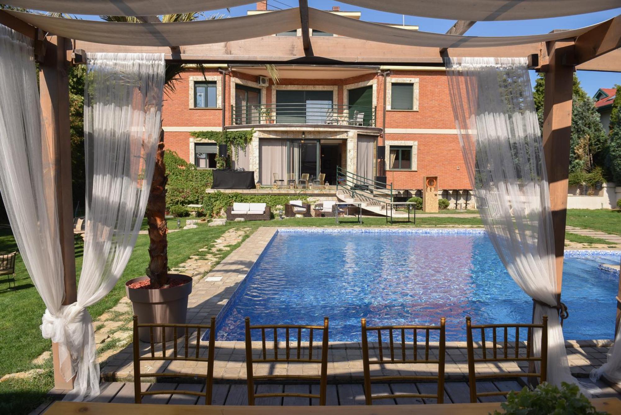 The Belgrade Hills Rooms And Suites Exterior photo
